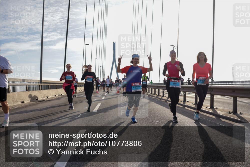03.10.2026 - Köhlbrandbrückenlauf Yannick Fuchs http://msf.ph/oto/10773806 03.10.2026 09:32:40 Position 1 1847, 1849 meine-sportfotos.de