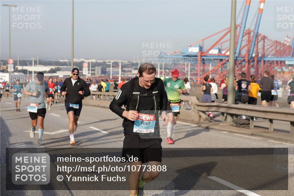 03.10.2026 - Köhlbrandbrückenlauf Yannick Fuchs http://msf.ph/oto/10773808 03.10.2026 09:37:21 Position 2 1320 meine-sportfotos.de