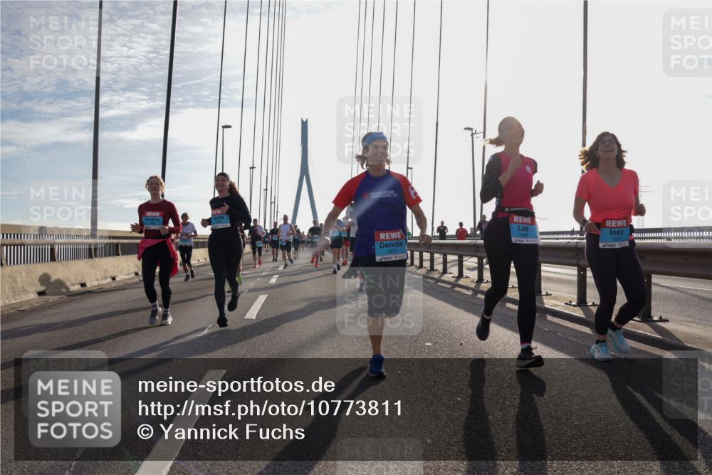 03.10.2026 - Köhlbrandbrückenlauf Yannick Fuchs http://msf.ph/oto/10773811 03.10.2026 09:32:40 Position 1 1849, 1847, 1837 meine-sportfotos.de