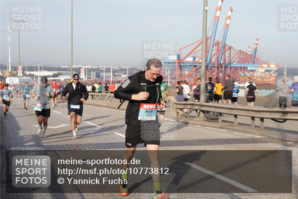 03.10.2026 - Köhlbrandbrückenlauf Yannick Fuchs http://msf.ph/oto/10773812 03.10.2026 09:37:21 Position 2 1320 meine-sportfotos.de