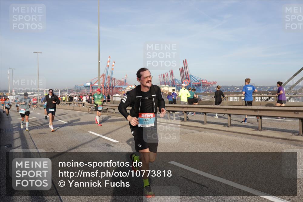 03.10.2026 - Köhlbrandbrückenlauf Yannick Fuchs http://msf.ph/oto/10773818 03.10.2026 09:37:23 Position 2 1320 meine-sportfotos.de