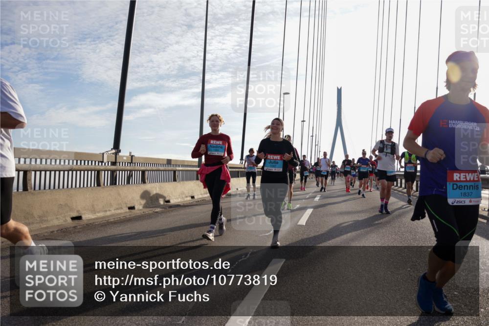 03.10.2026 - Köhlbrandbrückenlauf Yannick Fuchs http://msf.ph/oto/10773819 03.10.2026 09:32:41 Position 1 1567, 1837 meine-sportfotos.de