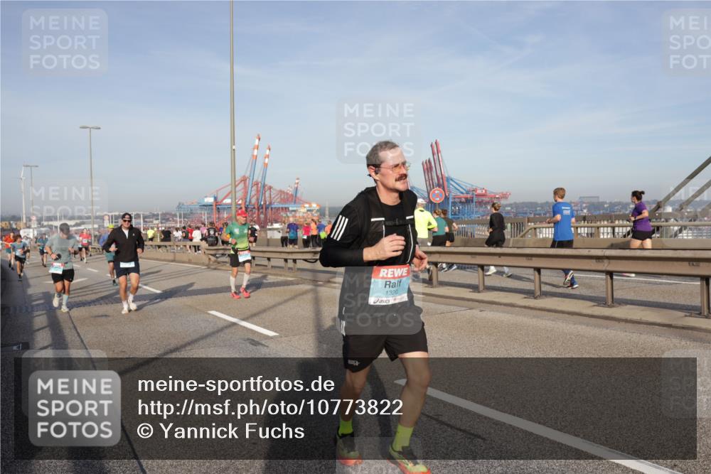 03.10.2026 - Köhlbrandbrückenlauf Yannick Fuchs http://msf.ph/oto/10773822 03.10.2026 09:37:23 Position 2 1320 meine-sportfotos.de