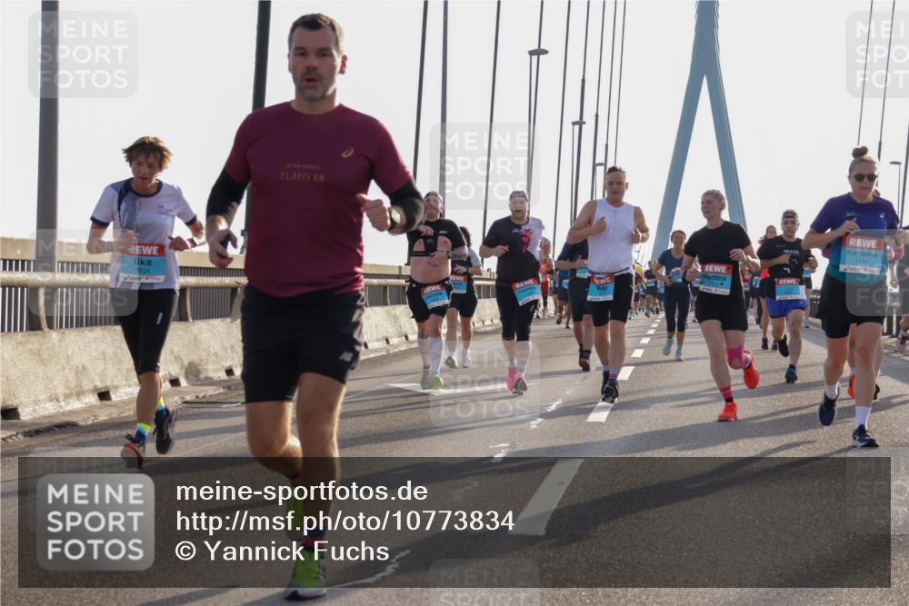03.10.2026 - Köhlbrandbrückenlauf Yannick Fuchs http://msf.ph/oto/10773834 03.10.2026 09:32:42 Position 1 1624, 21, 0975, 1130 meine-sportfotos.de