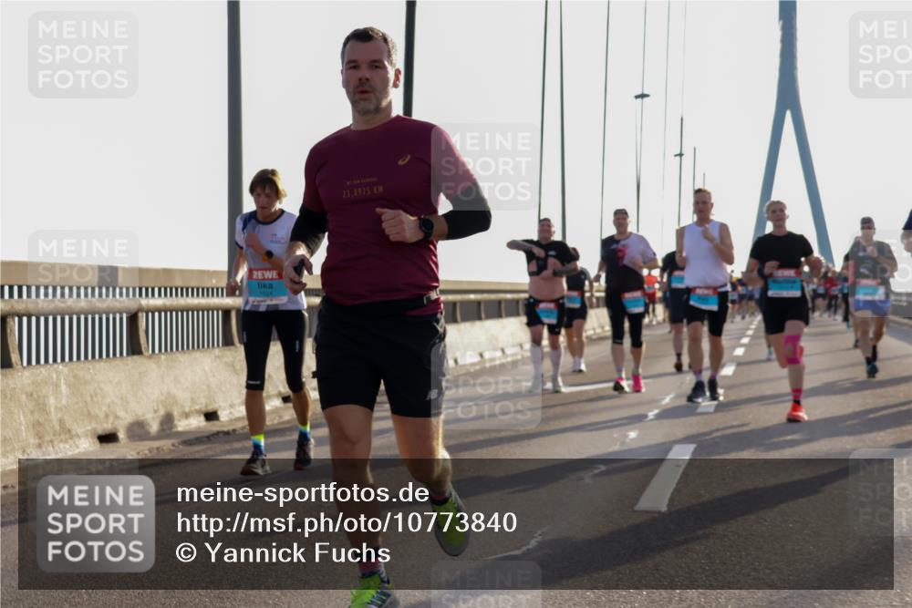 03.10.2026 - Köhlbrandbrückenlauf Yannick Fuchs http://msf.ph/oto/10773840 03.10.2026 09:32:42 Position 1 21, 0975 meine-sportfotos.de