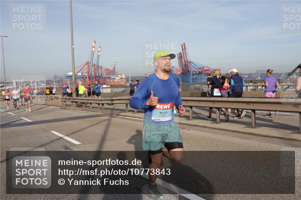 03.10.2026 - Köhlbrandbrückenlauf Yannick Fuchs http://msf.ph/oto/10773843 03.10.2026 09:37:27 Position 2 3787 meine-sportfotos.de
