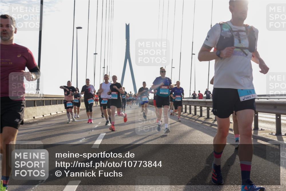 03.10.2026 - Köhlbrandbrückenlauf Yannick Fuchs http://msf.ph/oto/10773844 03.10.2026 09:32:43 Position 1 8975, 136 meine-sportfotos.de
