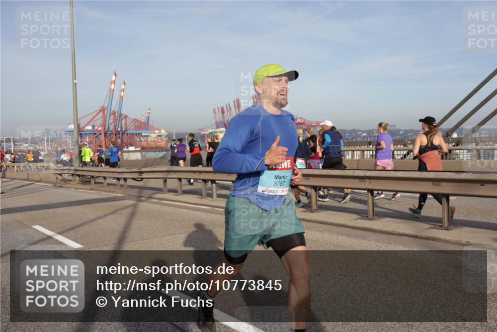 03.10.2026 - Köhlbrandbrückenlauf Yannick Fuchs http://msf.ph/oto/10773845 03.10.2026 09:37:27 Position 2 3787 meine-sportfotos.de