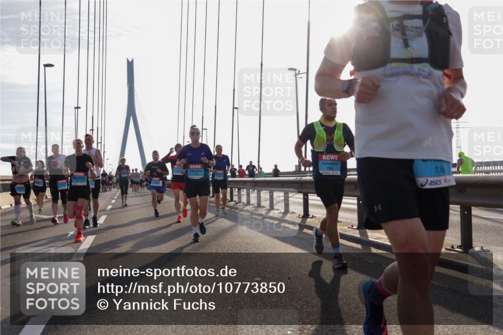 03.10.2026 - Köhlbrandbrückenlauf Yannick Fuchs http://msf.ph/oto/10773850 03.10.2026 09:32:43 Position 1 1882, 136 meine-sportfotos.de