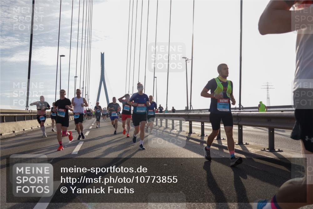 03.10.2026 - Köhlbrandbrückenlauf Yannick Fuchs http://msf.ph/oto/10773855 03.10.2026 09:32:43 Position 1 1882 meine-sportfotos.de