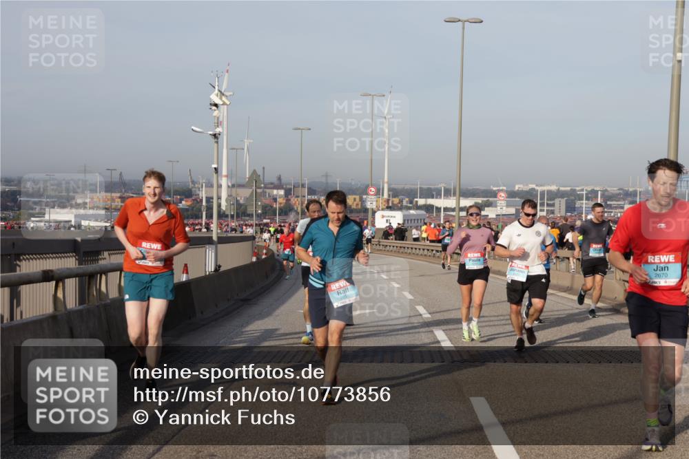 03.10.2026 - Köhlbrandbrückenlauf Yannick Fuchs http://msf.ph/oto/10773856 03.10.2026 09:37:31 Position 2 2254, 2670 meine-sportfotos.de