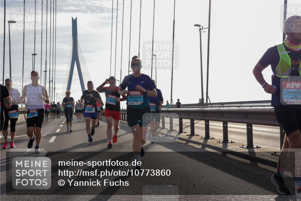 03.10.2026 - Köhlbrandbrückenlauf Yannick Fuchs http://msf.ph/oto/10773860 03.10.2026 09:32:44 Position 1 1130, 1882 meine-sportfotos.de
