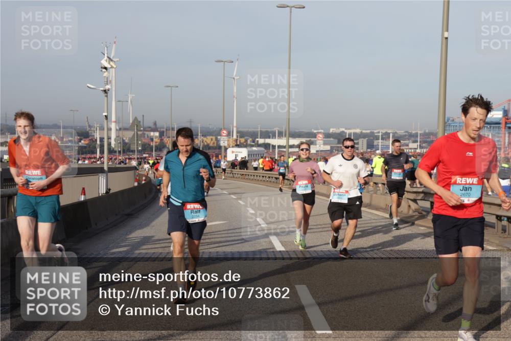 03.10.2026 - Köhlbrandbrückenlauf Yannick Fuchs http://msf.ph/oto/10773862 03.10.2026 09:37:32 Position 2 2254, 2670 meine-sportfotos.de