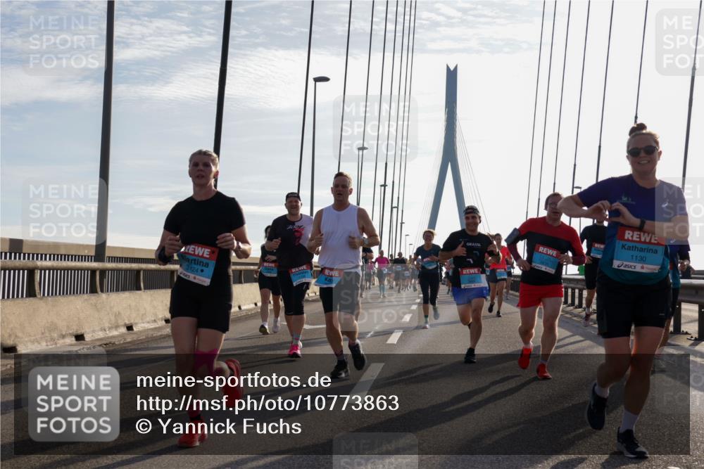 03.10.2026 - Köhlbrandbrückenlauf Yannick Fuchs http://msf.ph/oto/10773863 03.10.2026 09:32:44 Position 1 3124, 1130 meine-sportfotos.de