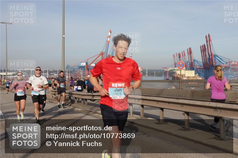 03.10.2026 - Köhlbrandbrückenlauf Yannick Fuchs http://msf.ph/oto/10773869 03.10.2026 09:37:33 Position 2 2670 meine-sportfotos.de