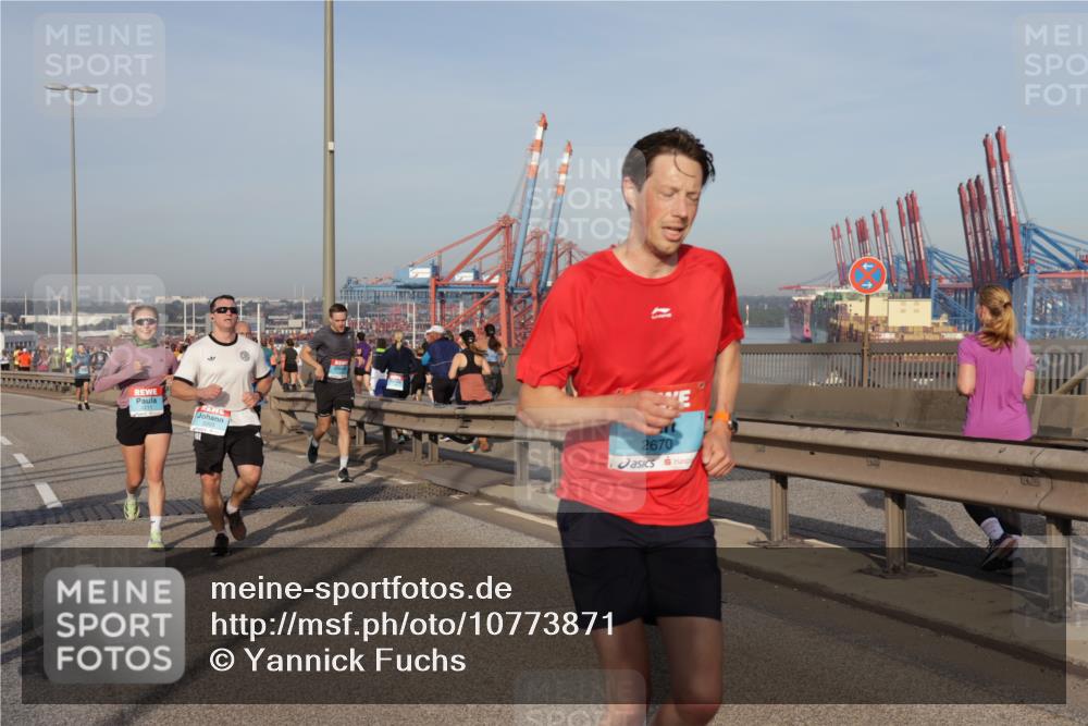 03.10.2026 - Köhlbrandbrückenlauf Yannick Fuchs http://msf.ph/oto/10773871 03.10.2026 09:37:33 Position 2 2670 meine-sportfotos.de