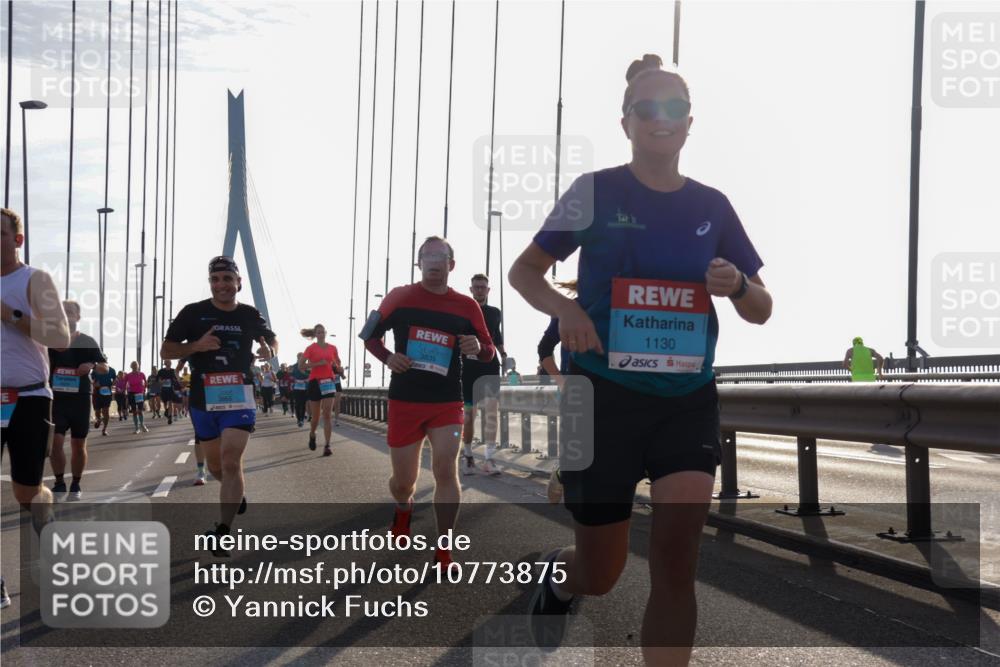 03.10.2026 - Köhlbrandbrückenlauf Yannick Fuchs http://msf.ph/oto/10773875 03.10.2026 09:32:45 Position 1 3835, 1130 meine-sportfotos.de