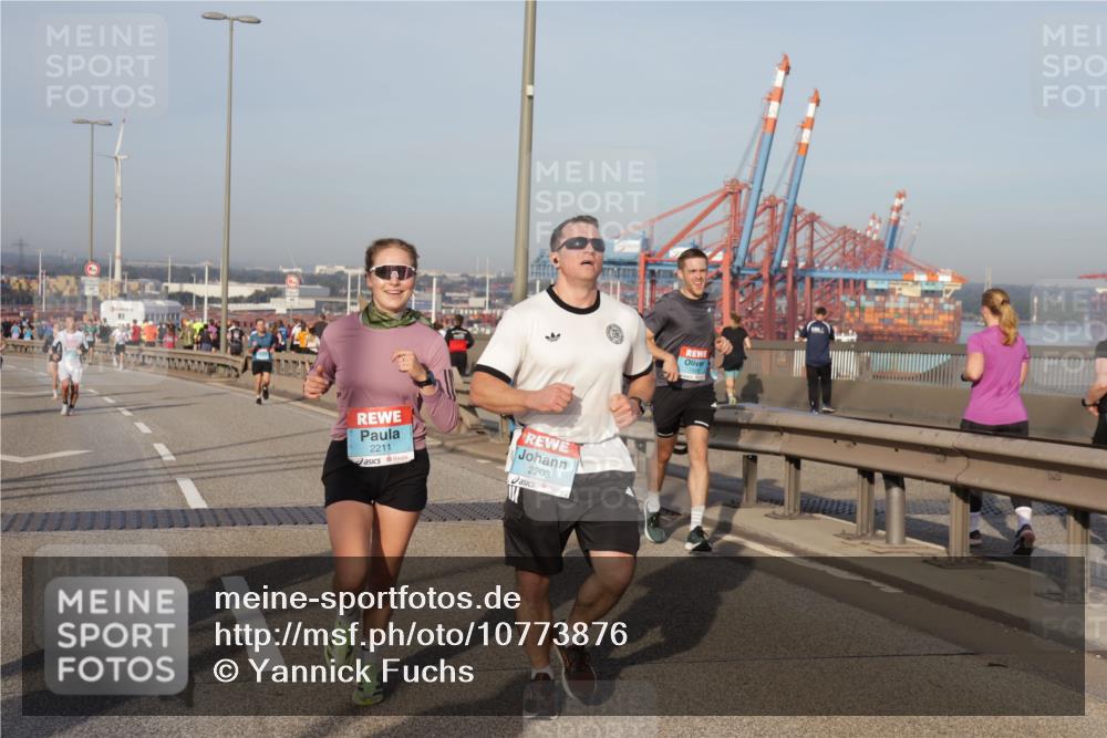03.10.2026 - Köhlbrandbrückenlauf Yannick Fuchs http://msf.ph/oto/10773876 03.10.2026 09:37:34 Position 2 2211, 2203 meine-sportfotos.de