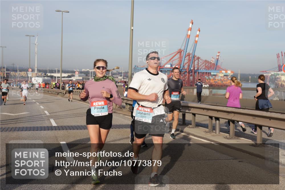 03.10.2026 - Köhlbrandbrückenlauf Yannick Fuchs http://msf.ph/oto/10773879 03.10.2026 09:37:34 Position 2 2211, 2203 meine-sportfotos.de