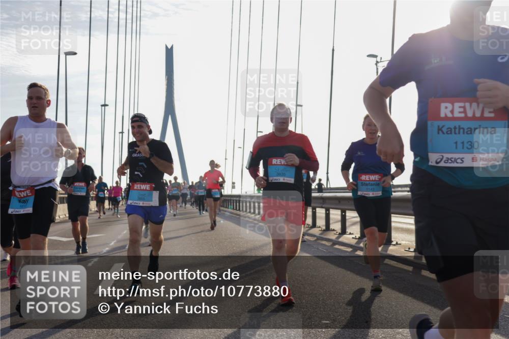 03.10.2026 - Köhlbrandbrückenlauf Yannick Fuchs http://msf.ph/oto/10773880 03.10.2026 09:32:45 Position 1 1613, 3865, 3835, 107, 1143, 1130 meine-sportfotos.de