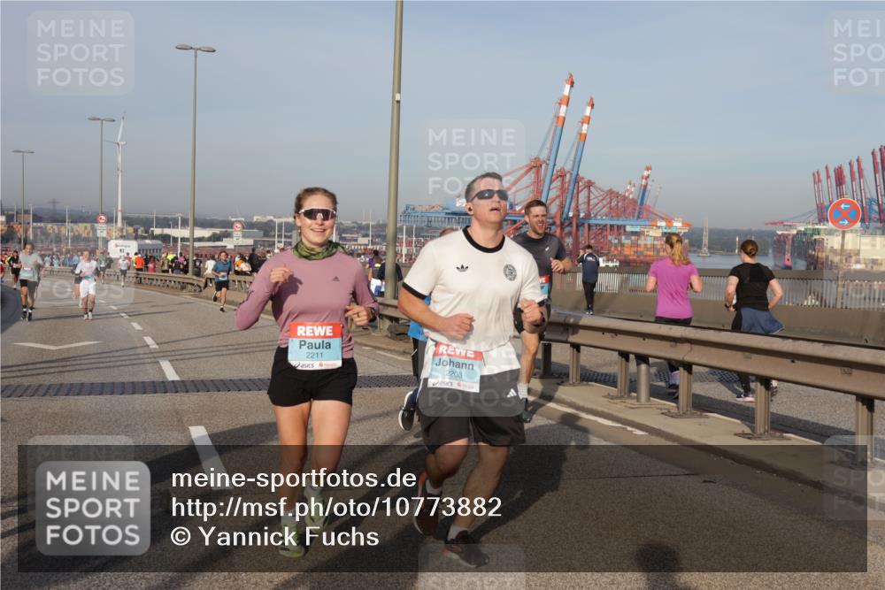 03.10.2026 - Köhlbrandbrückenlauf Yannick Fuchs http://msf.ph/oto/10773882 03.10.2026 09:37:35 Position 2 2211, 2203 meine-sportfotos.de