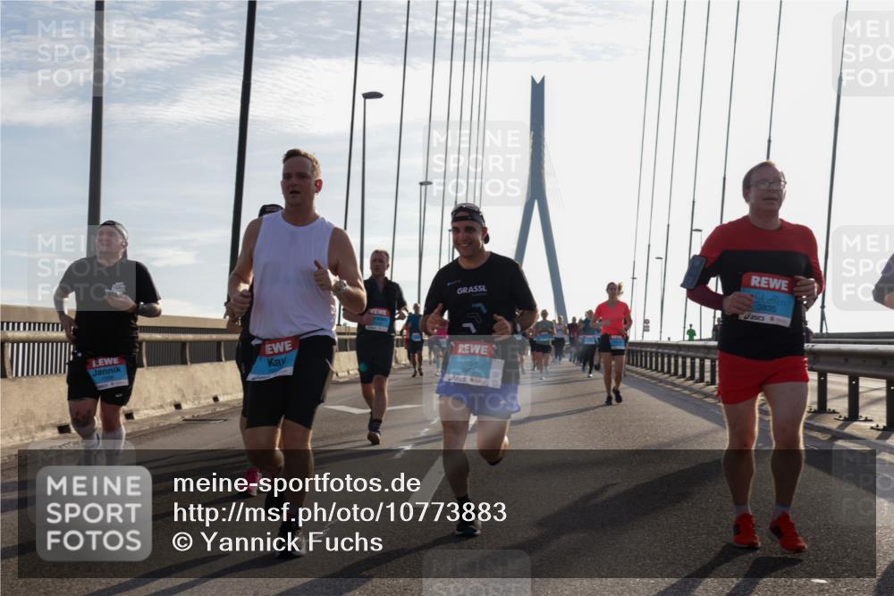 03.10.2026 - Köhlbrandbrückenlauf Yannick Fuchs http://msf.ph/oto/10773883 03.10.2026 09:32:45 Position 1 3835, 3865 meine-sportfotos.de
