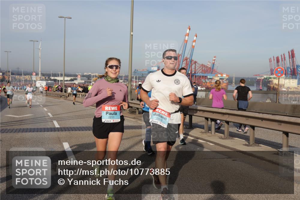 03.10.2026 - Köhlbrandbrückenlauf Yannick Fuchs http://msf.ph/oto/10773885 03.10.2026 09:37:35 Position 2 2211, 2203 meine-sportfotos.de
