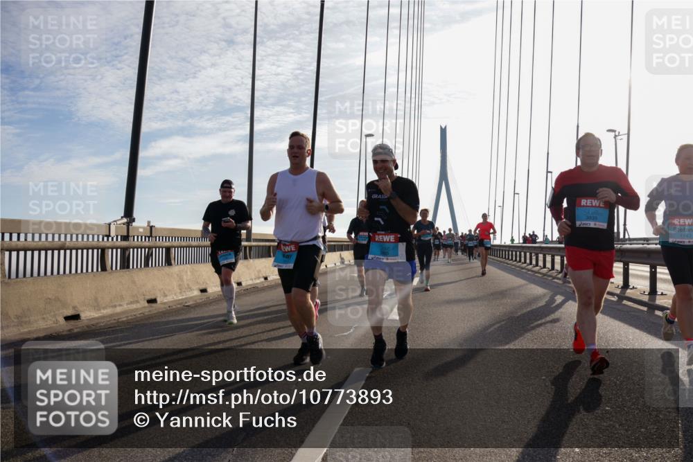 03.10.2026 - Köhlbrandbrückenlauf Yannick Fuchs http://msf.ph/oto/10773893 03.10.2026 09:32:46 Position 1 3865, 3835, 1143 meine-sportfotos.de