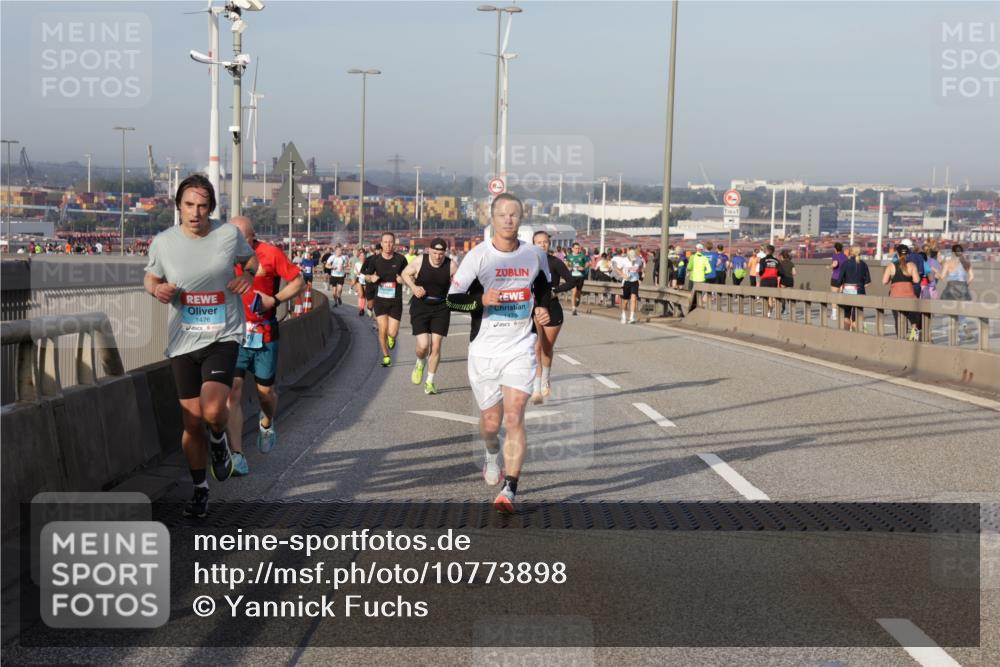 03.10.2026 - Köhlbrandbrückenlauf Yannick Fuchs http://msf.ph/oto/10773898 03.10.2026 09:37:40 Position 2 1476, 1475 meine-sportfotos.de