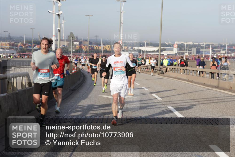 03.10.2026 - Köhlbrandbrückenlauf Yannick Fuchs http://msf.ph/oto/10773906 03.10.2026 09:37:40 Position 2 1476, 1475, 1 meine-sportfotos.de