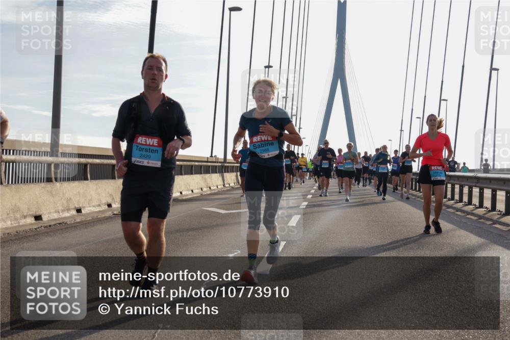 03.10.2026 - Köhlbrandbrückenlauf Yannick Fuchs http://msf.ph/oto/10773910 03.10.2026 09:32:47 Position 1 2429, 2968 meine-sportfotos.de