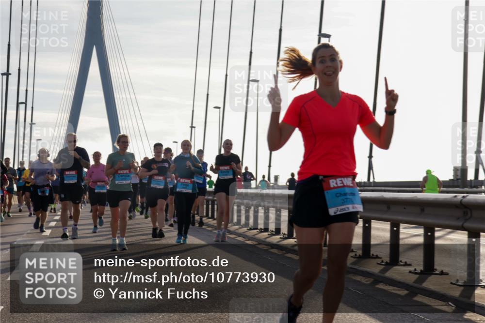 03.10.2026 - Köhlbrandbrückenlauf Yannick Fuchs http://msf.ph/oto/10773930 03.10.2026 09:32:49 Position 1 3776 meine-sportfotos.de