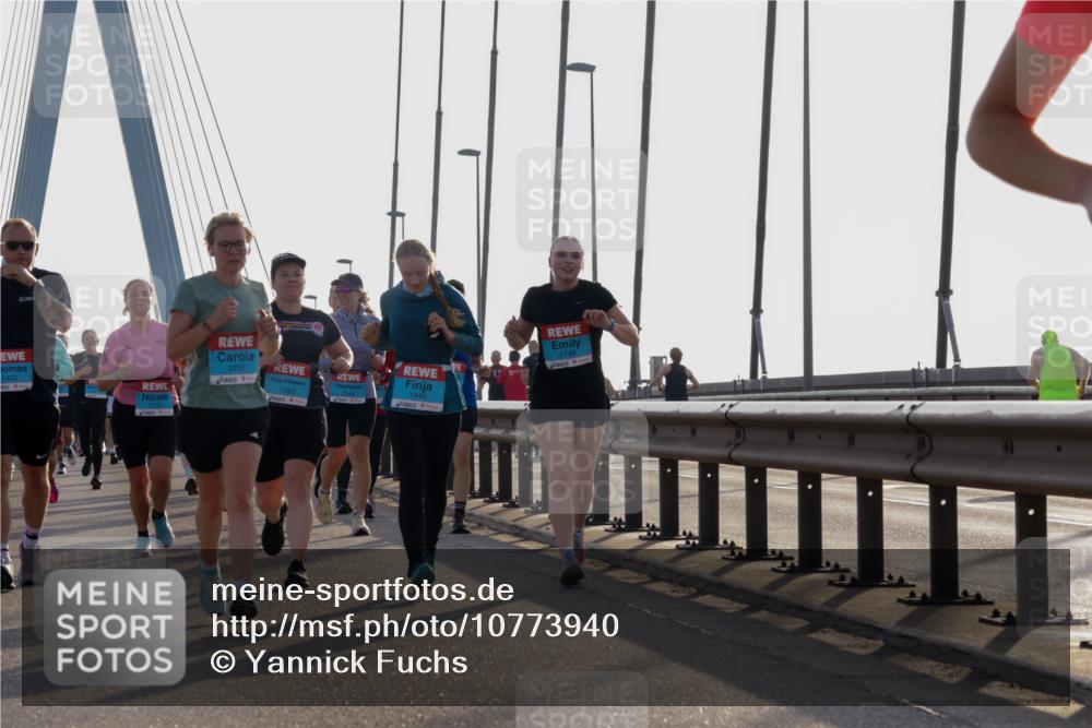 03.10.2026 - Köhlbrandbrückenlauf Yannick Fuchs http://msf.ph/oto/10773940 03.10.2026 09:32:50 Position 1 1452, 2737, 1783, 2725, 1845, 2746 meine-sportfotos.de