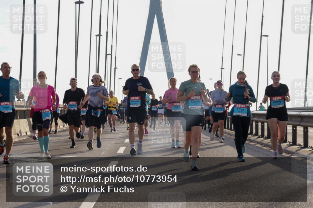 03.10.2026 - Köhlbrandbrückenlauf Yannick Fuchs http://msf.ph/oto/10773954 03.10.2026 09:32:51 Position 1 3767, 3766, 2737 meine-sportfotos.de