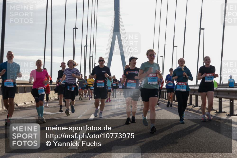 03.10.2026 - Köhlbrandbrückenlauf Yannick Fuchs http://msf.ph/oto/10773975 03.10.2026 09:32:52 Position 1 3767, 1452, 1783, 2737, 1845 meine-sportfotos.de