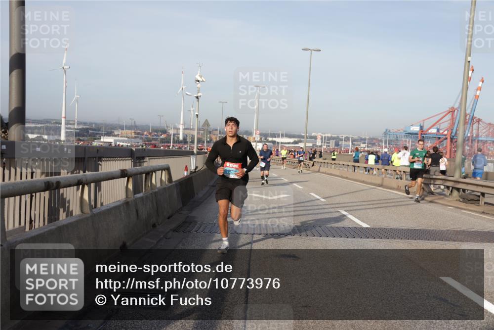 03.10.2026 - Köhlbrandbrückenlauf Yannick Fuchs http://msf.ph/oto/10773976 03.10.2026 09:37:53 Position 2  meine-sportfotos.de
