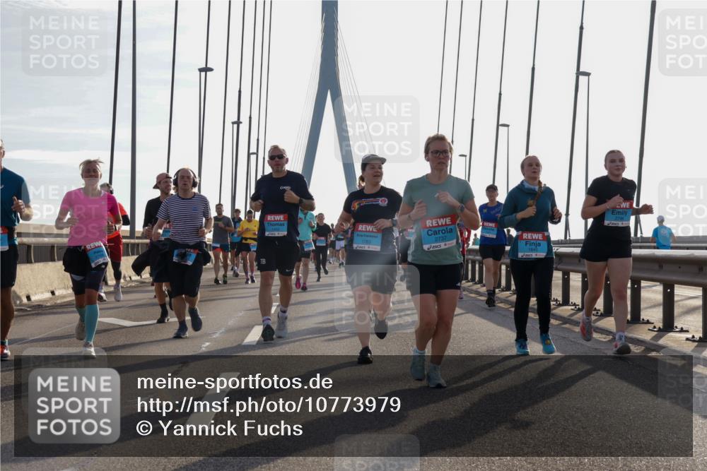 03.10.2026 - Köhlbrandbrückenlauf Yannick Fuchs http://msf.ph/oto/10773979 03.10.2026 09:32:52 Position 1 1452, 1783, 2737, 1845, 2746 meine-sportfotos.de