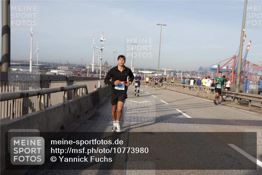 03.10.2026 - Köhlbrandbrückenlauf Yannick Fuchs http://msf.ph/oto/10773980 03.10.2026 09:37:53 Position 2  meine-sportfotos.de