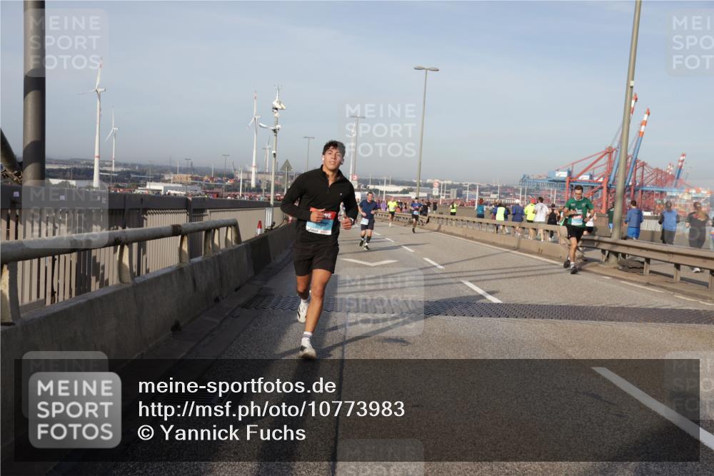 03.10.2026 - Köhlbrandbrückenlauf Yannick Fuchs http://msf.ph/oto/10773983 03.10.2026 09:37:53 Position 2  meine-sportfotos.de