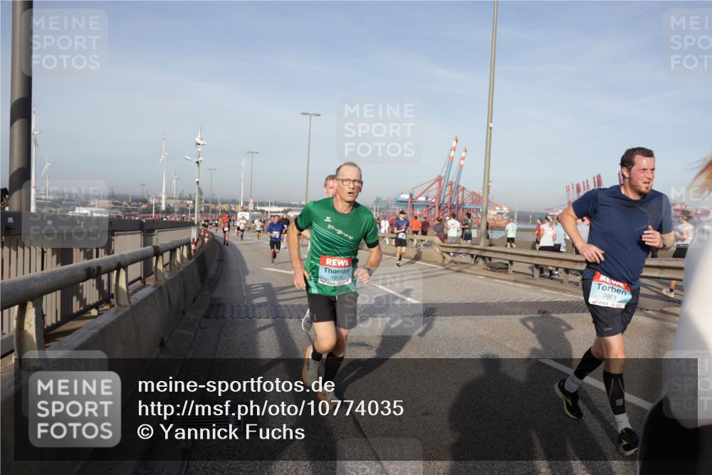 03.10.2026 - Köhlbrandbrückenlauf Yannick Fuchs http://msf.ph/oto/10774035 03.10.2026 09:37:59 Position 2 1054, 2301 meine-sportfotos.de