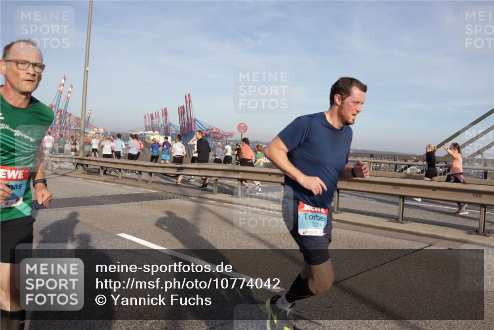 03.10.2026 - Köhlbrandbrückenlauf Yannick Fuchs http://msf.ph/oto/10774042 03.10.2026 09:38:00 Position 2 2301 meine-sportfotos.de