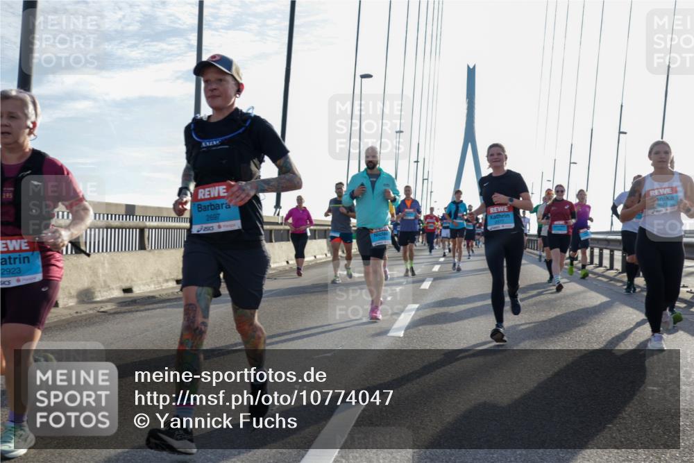 03.10.2026 - Köhlbrandbrückenlauf Yannick Fuchs http://msf.ph/oto/10774047 03.10.2026 09:32:59 Position 1 2923, 2697, 3073 meine-sportfotos.de