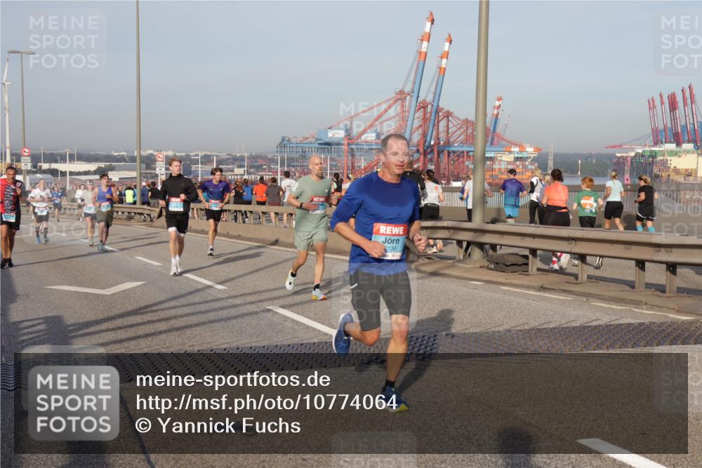03.10.2026 - Köhlbrandbrückenlauf Yannick Fuchs http://msf.ph/oto/10774064 03.10.2026 09:38:03 Position 2 2138 meine-sportfotos.de