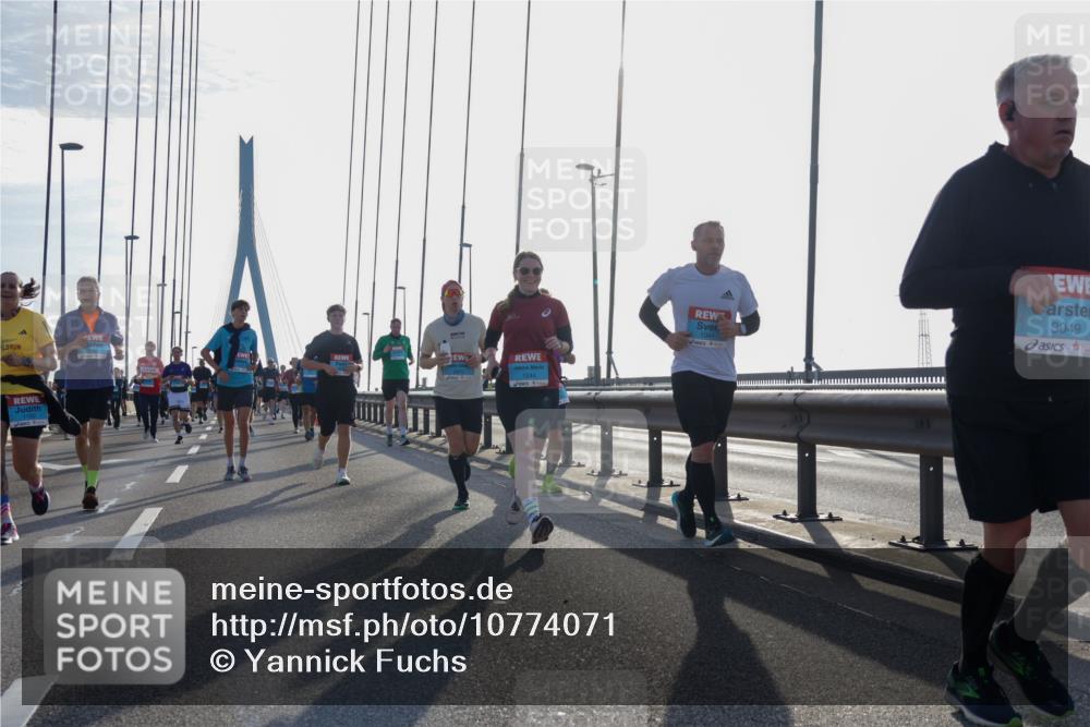03.10.2026 - Köhlbrandbrückenlauf Yannick Fuchs http://msf.ph/oto/10774071 03.10.2026 09:33:01 Position 1 1244, 1044, 3049 meine-sportfotos.de