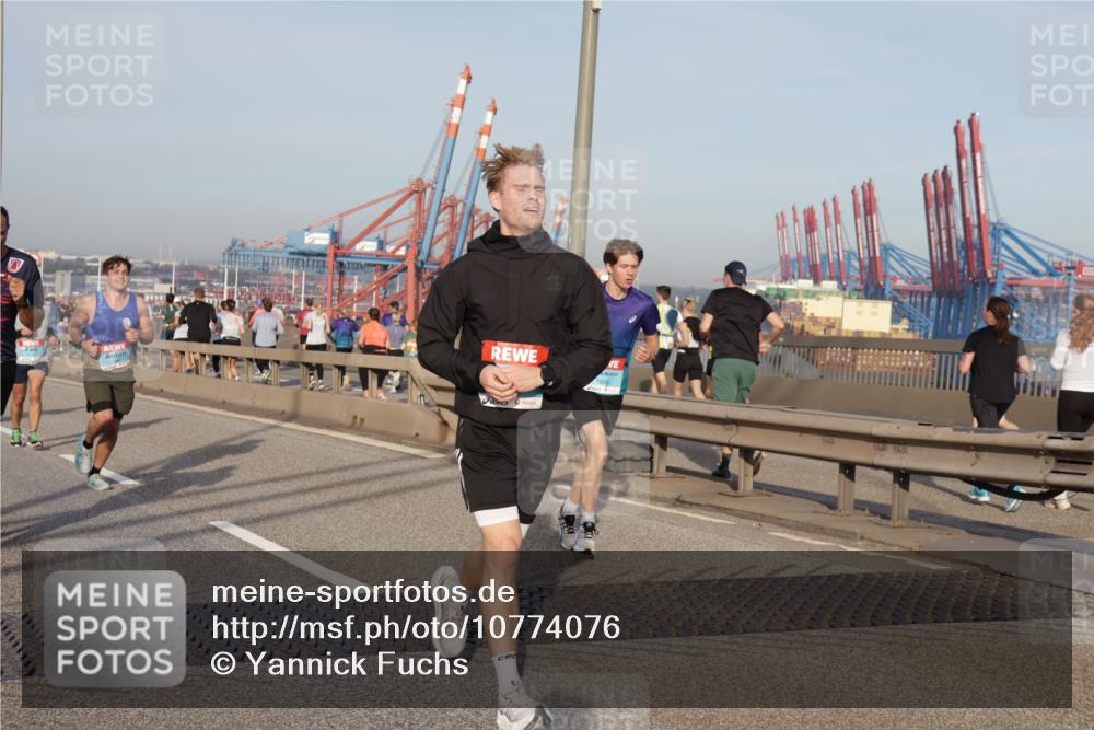 03.10.2026 - Köhlbrandbrückenlauf Yannick Fuchs http://msf.ph/oto/10774076 03.10.2026 09:38:07 Position 2  meine-sportfotos.de
