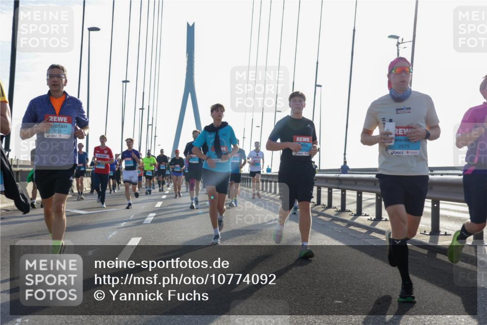 03.10.2026 - Köhlbrandbrückenlauf Yannick Fuchs http://msf.ph/oto/10774092 03.10.2026 09:33:03 Position 1 3102, 361, 070, 2875 meine-sportfotos.de