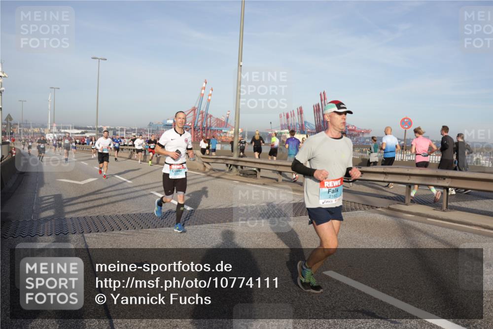 03.10.2026 - Köhlbrandbrückenlauf Yannick Fuchs http://msf.ph/oto/10774111 03.10.2026 09:38:12 Position 2 2294, 2182 meine-sportfotos.de
