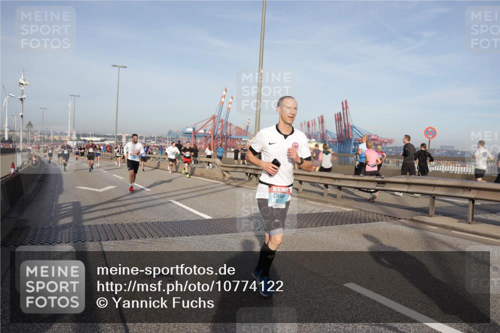 03.10.2026 - Köhlbrandbrückenlauf Yannick Fuchs http://msf.ph/oto/10774122 03.10.2026 09:38:13 Position 2 201 meine-sportfotos.de