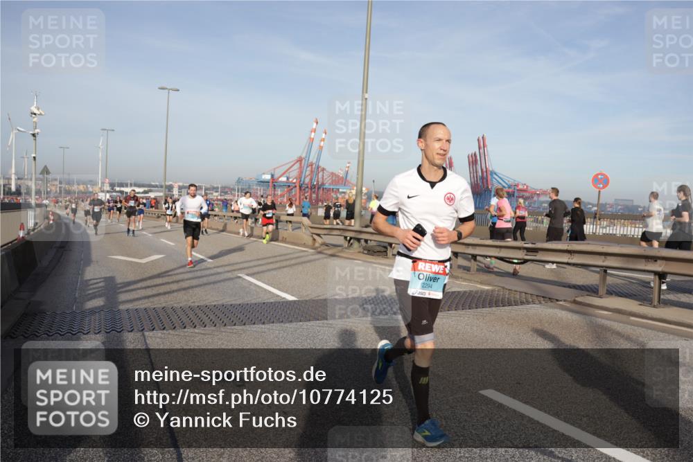 03.10.2026 - Köhlbrandbrückenlauf Yannick Fuchs http://msf.ph/oto/10774125 03.10.2026 09:38:13 Position 2 2294 meine-sportfotos.de