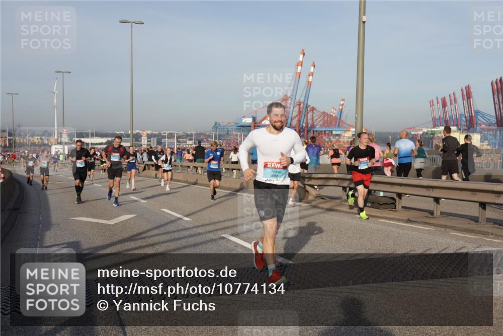 03.10.2026 - Köhlbrandbrückenlauf Yannick Fuchs http://msf.ph/oto/10774134 03.10.2026 09:38:15 Position 2 3861 meine-sportfotos.de